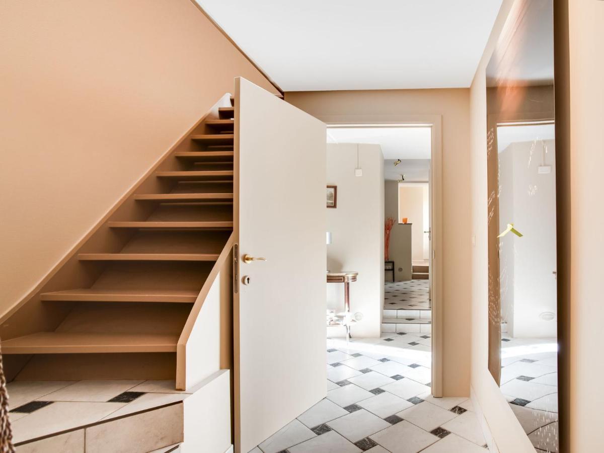 Modern In With Private Swimming Pool Sosoye